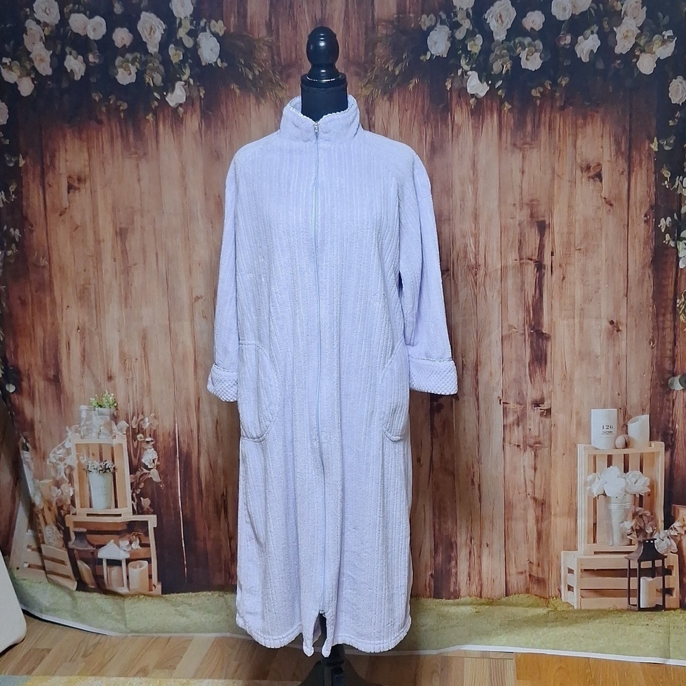 Oscar de la Renta violet S/M house coat/ robe